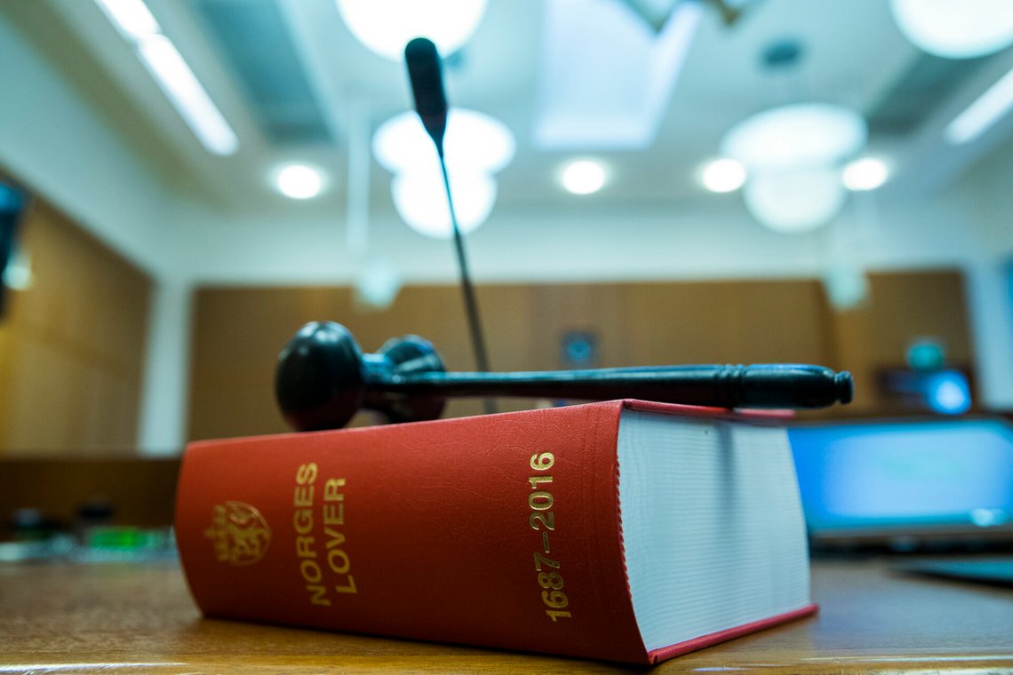 To 16-åringer står tiltalt for å ha voldtatt en 13 år gammel gutt med en trommestikke. Foto: Berit Roald / NTB To 16-åringer står tiltalt for å ha voldtatt en 13 år gammel gutt med en trommestikke. Foto: Berit Roald / NTB