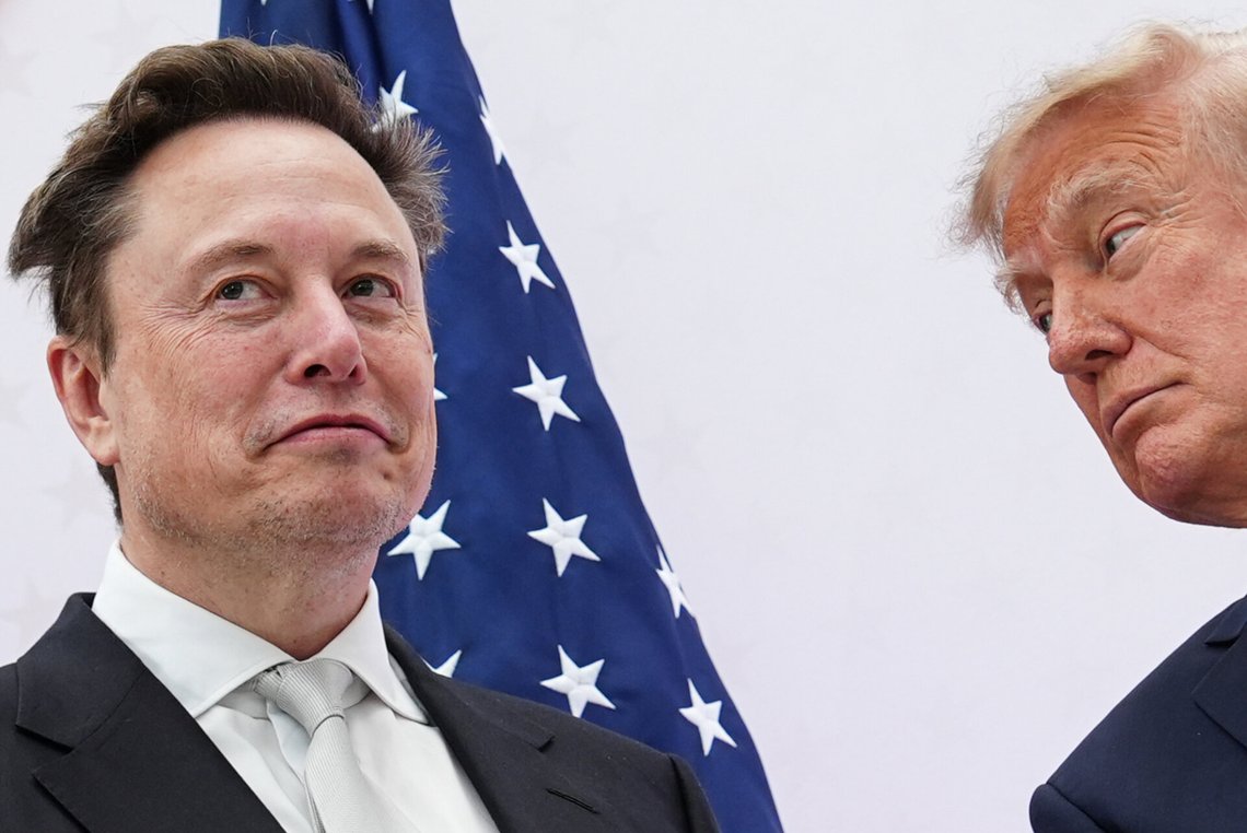 Elon Musk (til venstre) og Donald Trump diskuterte begrensninger i Ukrainas tilgang til Starlink, men det var Musk som tok avgjørelsen om innskrenkningene, sier flere kilder til Wall Street Journal. Foto: Julia Demaree Nikhinson / AP / NTB Elon Musk (til venstre) og Donald Trump diskuterte begrensninger i Ukrainas tilgang til Starlink, men det var Musk som tok avgjørelsen om innskrenkningene, sier flere kilder til Wall Street Journal. Foto: Julia Demaree Nikhinson / AP / NTB