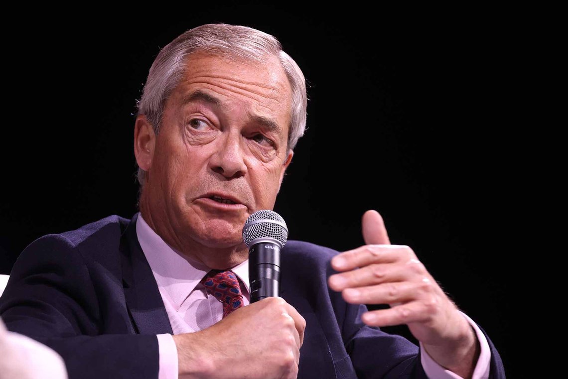 Nigel Farage vil deportere opptil én million mennesker de første fem år etterat Reform UK vinner neste valg. Foto: Gage Skidmore / CC BY-SA 2.0 Nigel Farage vil deportere opptil én million mennesker de første fem år etterat Reform UK vinner neste valg. Foto: Gage Skidmore / CC BY-SA 2.0