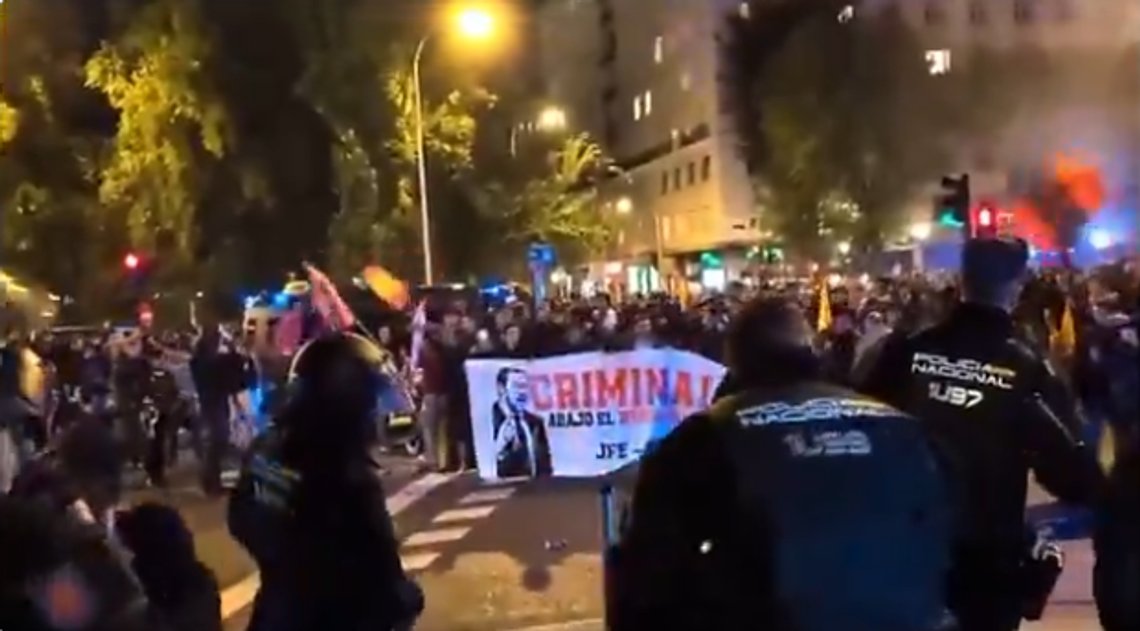 Demonstrasjoner i Madrid etter togulykken onsdag. Stillbilde X/ Atlus Demonstrasjoner i Madrid etter togulykken onsdag. Stillbilde X/ Atlus