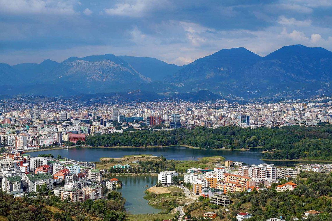 Albanias hovedstad Tirana. Foto: Albinfo / CC BY-SA 1.0 Albanias hovedstad Tirana. Foto: Albinfo / CC BY-SA 1.0