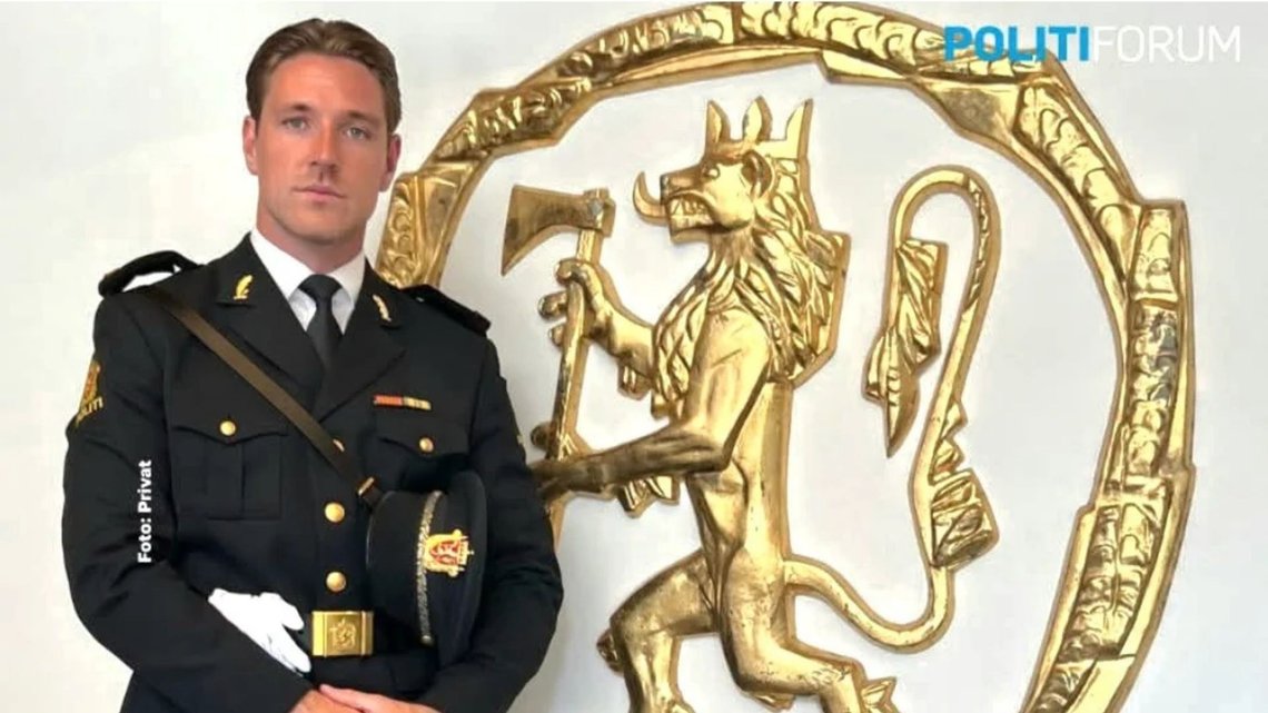 Uniformen skal ikke være nøytral, skrev David Osen på Facebook da han delte sin egen kronikk i Politiforum 22. oktober 2026. Som var et forsvar for kristne symboler på den norske politiuniformen. Foto privat/skjermbilde. Uniformen skal ikke være nøytral, skrev David Osen på Facebook da han delte sin egen kronikk i Politiforum 22. oktober 2026. Som var et forsvar for kristne symboler på den norske politiuniformen. Foto privat/skjermbilde.
