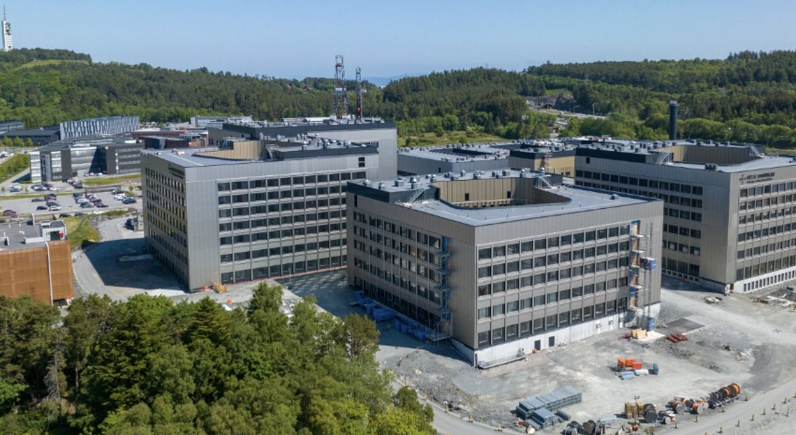 Nye SUS ble forsinket, og dyrere enn forventet. Nå sliter SUS med store underskudd som krever kraftige kutt. Foto: Helse Stavanger Nye SUS ble forsinket, og dyrere enn forventet. Nå sliter SUS med store underskudd som krever kraftige kutt. Foto: Helse Stavanger