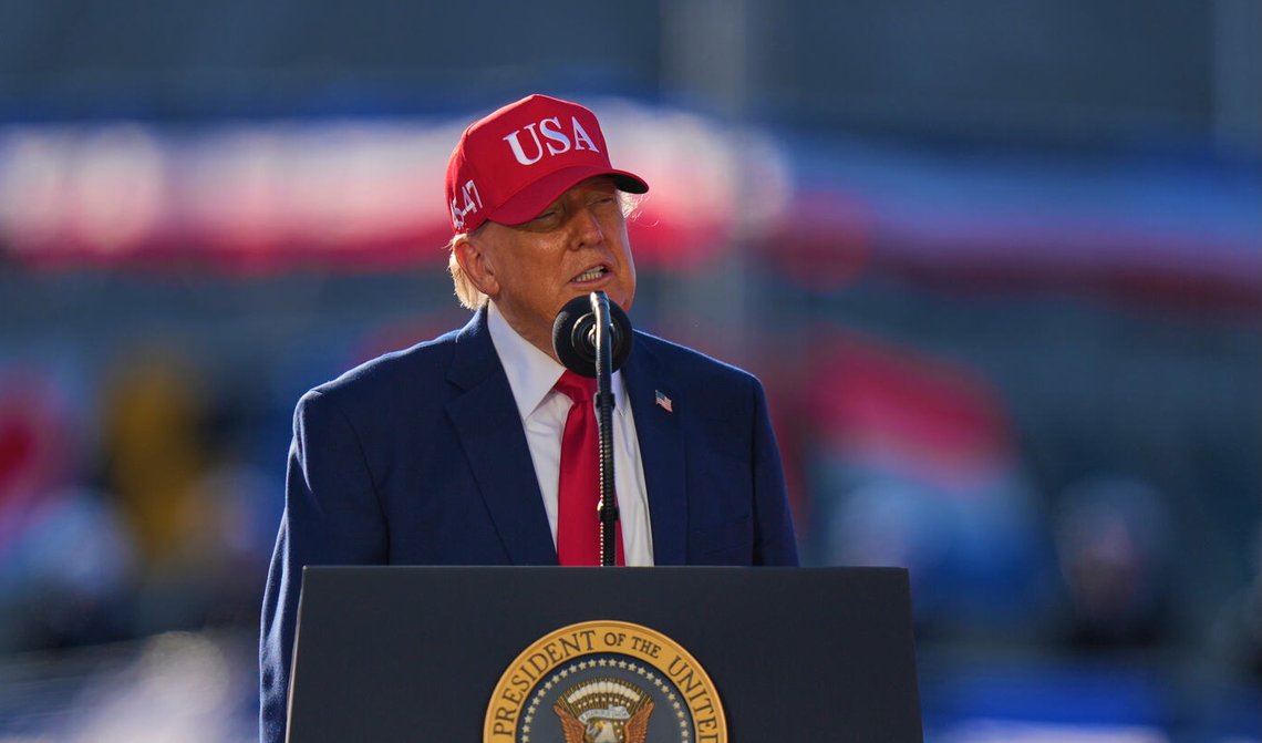 Donald Trump under et arrangement for Anduril Industries ved Sparrows Point-verftet i Maryland den 6. oktober 2026. Foto: Stephanie Scarbrough / AP / NTB. Donald Trump under et arrangement for Anduril Industries ved Sparrows Point-verftet i Maryland den 6. oktober 2026. Foto: Stephanie Scarbrough / AP / NTB.