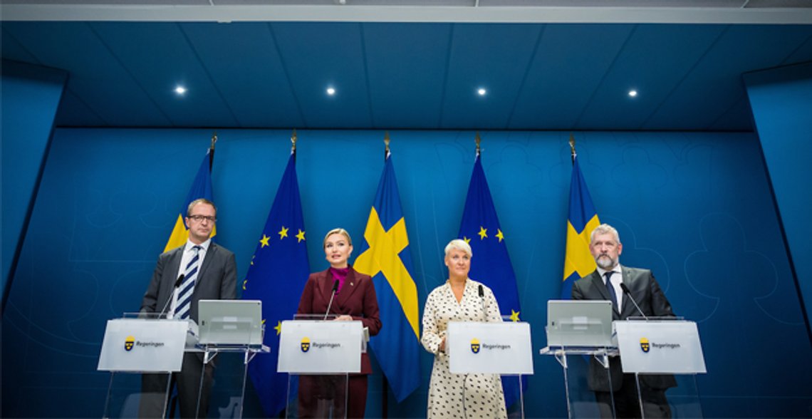 Ebba Busch, Kristdemokraterna, Energi- och näringsminister , Äldre- och socialförsäkringsminister Anna Tenje, Moderaterna, Nils Öberg, Försäkringskassan, generaldirektör, Peter Wigert, Svenska kraftnät, ställföreträdande generaldirektör samt finansdirektör on Novbember 30, 2022.
Bilder från regeringens pressträff där de gav en uppdatering kring arbetet med högkostnadsskyddet för el.
Foto: Pelle T Nilsson
SPA | Swedish Press Agency Ebba Busch, Kristdemokraterna, Energi- och näringsminister , Äldre- och socialförsäkringsminister Anna Tenje, Moderaterna, Nils Öberg, Försäkringskassan, generaldirektör, Peter Wigert, Svenska kraftnät, ställföreträdande generaldirektör samt finansdirektör on Novbember 30, 2022.
Bilder från regeringens pressträff där de gav en uppdatering kring arbetet med högkostnadsskyddet för el.
Foto: Pelle T Nilsson
SPA | Swedish Press Agency