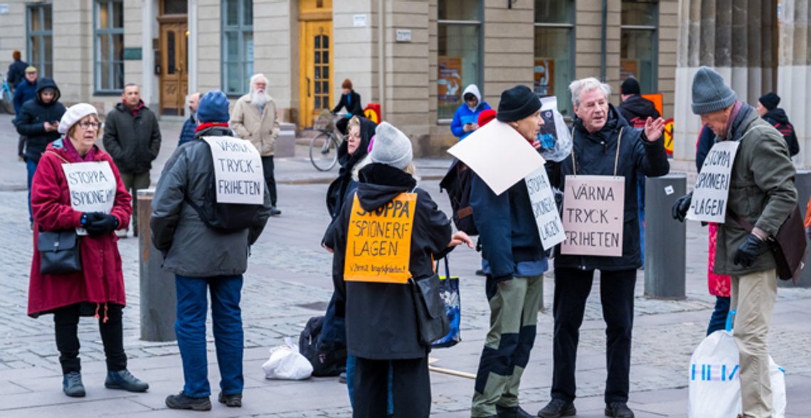 Manifestation utanför riksdagen med anledning av den väntande grundlagsändringen.
Foto: Pelle T Nilsson SPA-Media Manifestation utanför riksdagen med anledning av den väntande grundlagsändringen.
Foto: Pelle T Nilsson SPA-Media