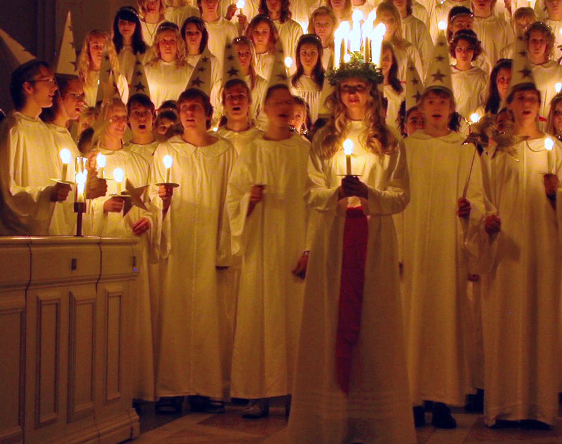 Luciafirande i en svensk kyrka .
Foto: Claudia Gründer Luciafirande i en svensk kyrka .
Foto: Claudia Gründer