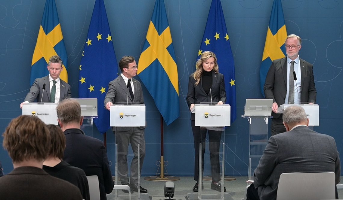 Försvarsminister Pål Jonson (M), Ulf Kristersson (M), Energi- och näringsminister Ebba Busch (KD) och arbetsmarknads- och integrationsminister Johan Pehrson (L)
Foto: Roger Sahlström Försvarsminister Pål Jonson (M), Ulf Kristersson (M), Energi- och näringsminister Ebba Busch (KD) och arbetsmarknads- och integrationsminister Johan Pehrson (L)
Foto: Roger Sahlström