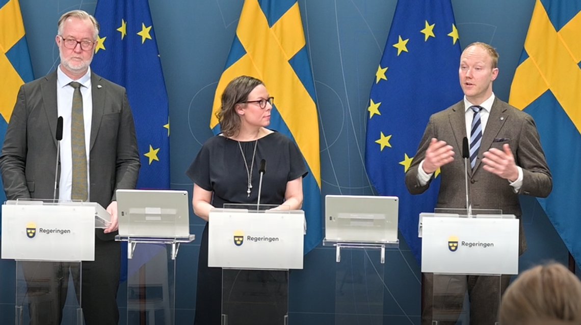 Johan Persson (L)., Maria Malmer Stengard (M), och Ludvig Aspling (SD) på pressträff
Foto: Roger Sahlström Johan Persson (L)., Maria Malmer Stengard (M), och Ludvig Aspling (SD) på pressträff
Foto: Roger Sahlström