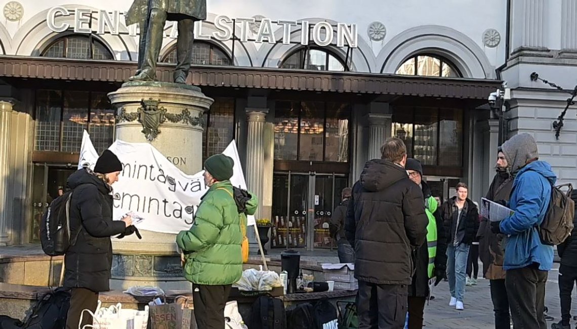 Strejkande lokförare utanför Centralstationen i Stockholm.
Foto: Roger Sahlström Strejkande lokförare utanför Centralstationen i Stockholm.
Foto: Roger Sahlström