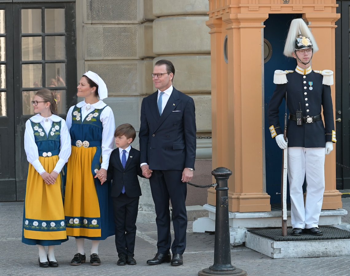 Kronprinsessfamiljen välkomnade allmänheten till Öppet slott.
Foto: Roger Sahlström Kronprinsessfamiljen välkomnade allmänheten till Öppet slott.
Foto: Roger Sahlström