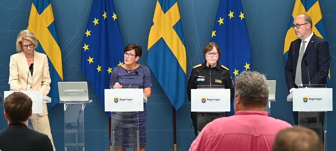Elisabeth Svantesson (M) på tisdagens pressträff tillsammans med Skatteverkets generaldirektör Katrin Westling Palm, generaltulldirektör Charlotte Svensson och rikskronofogde Fredrik Rosengren.
Foto: Roger Sahlström Elisabeth Svantesson (M) på tisdagens pressträff tillsammans med Skatteverkets generaldirektör Katrin Westling Palm, generaltulldirektör Charlotte Svensson och rikskronofogde Fredrik Rosengren.
Foto: Roger Sahlström