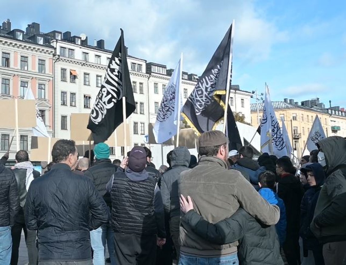 Hizb ut-tahrir på Odenplan i Stockholm.
Foto: Roger Sahlström Hizb ut-tahrir på Odenplan i Stockholm.
Foto: Roger Sahlström