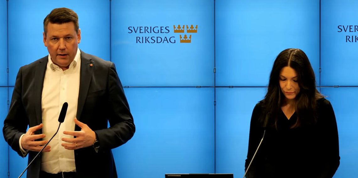 Socialdemokraternas partisekreterare Tobias Baudin och Teresa Carvalho, arbetsmarknadspolitisk talesperson
Foto: Roger Sahlström Socialdemokraternas partisekreterare Tobias Baudin och Teresa Carvalho, arbetsmarknadspolitisk talesperson
Foto: Roger Sahlström