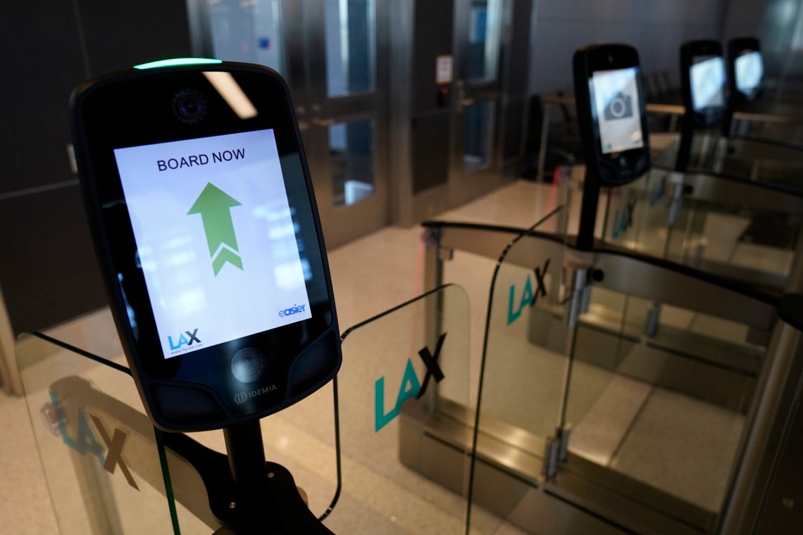 Ett system för biometrisk ombordstigning vid Los Angeles International Airport. Foto: Ashley Landis / AP / NTB. Ett system för biometrisk ombordstigning vid Los Angeles International Airport. Foto: Ashley Landis / AP / NTB.