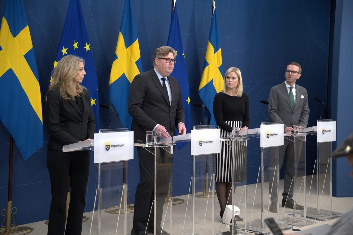 Linda Lindberg (SD), justitieminister Gunnar Strömmer (M), Paulina Brandberg (L) jämställdhets- och biträdande arbetsmarknadsminister ,infrastruktur- och bostadsminister Andreas Carlson (KD)
Foto: Roger Sahlström Linda Lindberg (SD), justitieminister Gunnar Strömmer (M), Paulina Brandberg (L) jämställdhets- och biträdande arbetsmarknadsminister ,infrastruktur- och bostadsminister Andreas Carlson (KD)
Foto: Roger Sahlström