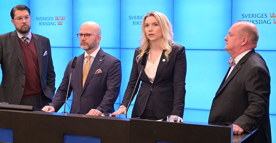 Sverigedemokraternas partiledare Jimmie Åkesson presenterar Sverigedemokraternas kandidater inför Europaparlamentsvalet.
Charlie Weimers, Beatrice Timgren och Dick Erixon.
Foto: Roger Sahlström Sverigedemokraternas partiledare Jimmie Åkesson presenterar Sverigedemokraternas kandidater inför Europaparlamentsvalet.
Charlie Weimers, Beatrice Timgren och Dick Erixon.
Foto: Roger Sahlström