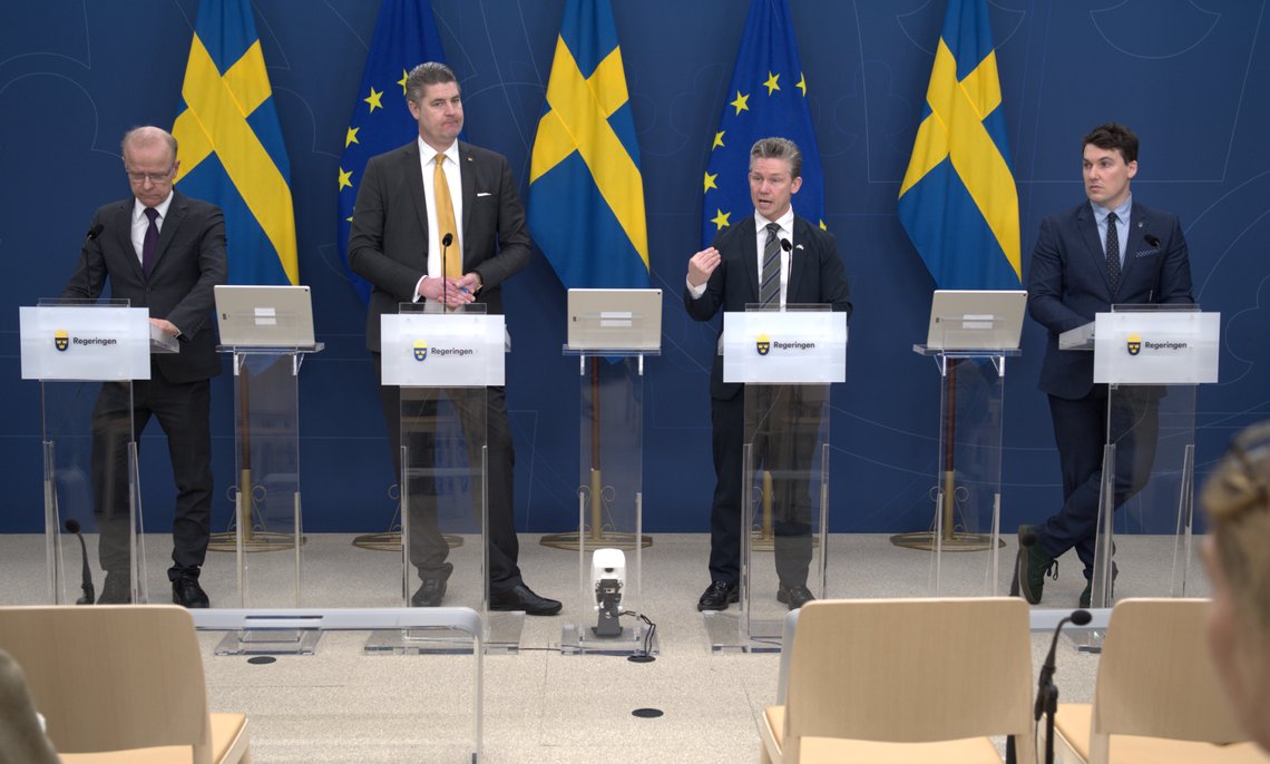 Mikael Oscarsson (KD), Oscar Sjöstedt (SD)
Försvarsminister Pål Jonson och Joar Forssell (L).
Foto: Roger Sahlström Mikael Oscarsson (KD), Oscar Sjöstedt (SD)
Försvarsminister Pål Jonson och Joar Forssell (L).
Foto: Roger Sahlström