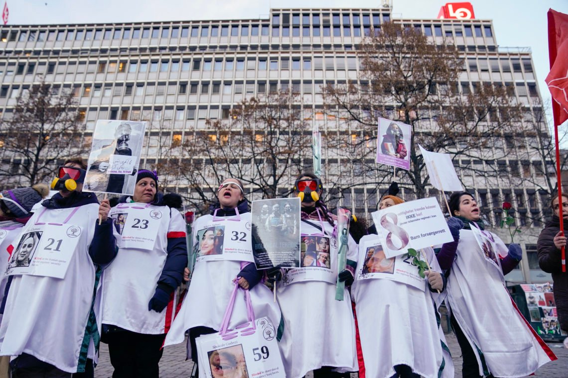 Det var mest norska kvinnor som tågade den 8 mars i Oslo. Det främmande elementet tillhandahölls av iranska kvinnor som delar ett gemensamt öde med sina israeliska systrar som mördades och våldtogs av Hamas. Men arrangörerna tolererar iranierna, men inte judarna. Foto: Stian Lysberg Solum / NTB Det var mest norska kvinnor som tågade den 8 mars i Oslo. Det främmande elementet tillhandahölls av iranska kvinnor som delar ett gemensamt öde med sina israeliska systrar som mördades och våldtogs av Hamas. Men arrangörerna tolererar iranierna, men inte judarna. Foto: Stian Lysberg Solum / NTB