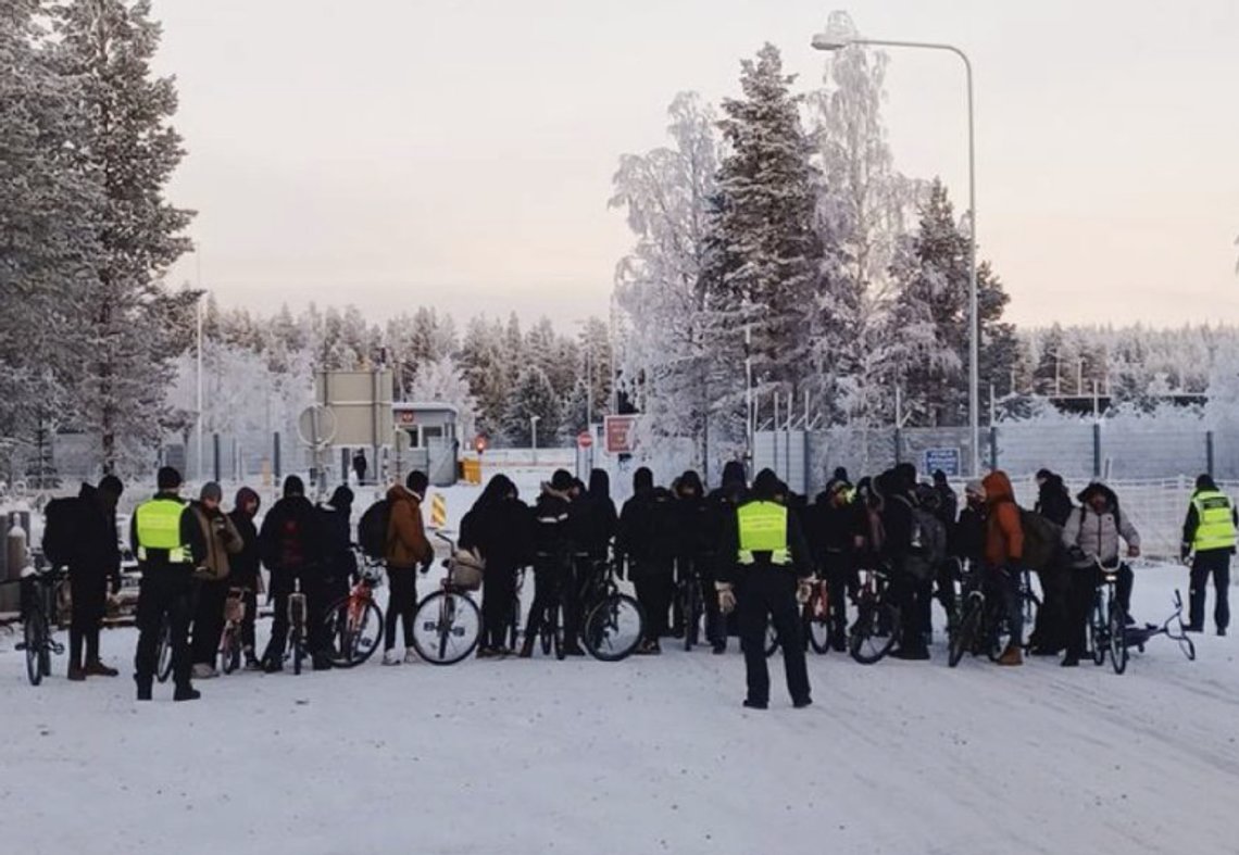 Så här såg det ut vid gränsövergången i Salla i november. Finland har sedan dess hållit sina gränsövergångar mot Ryssland stängda. Foto: Skärmdump video X/ NextaTV Så här såg det ut vid gränsövergången i Salla i november. Finland har sedan dess hållit sina gränsövergångar mot Ryssland stängda. Foto: Skärmdump video X/ NextaTV