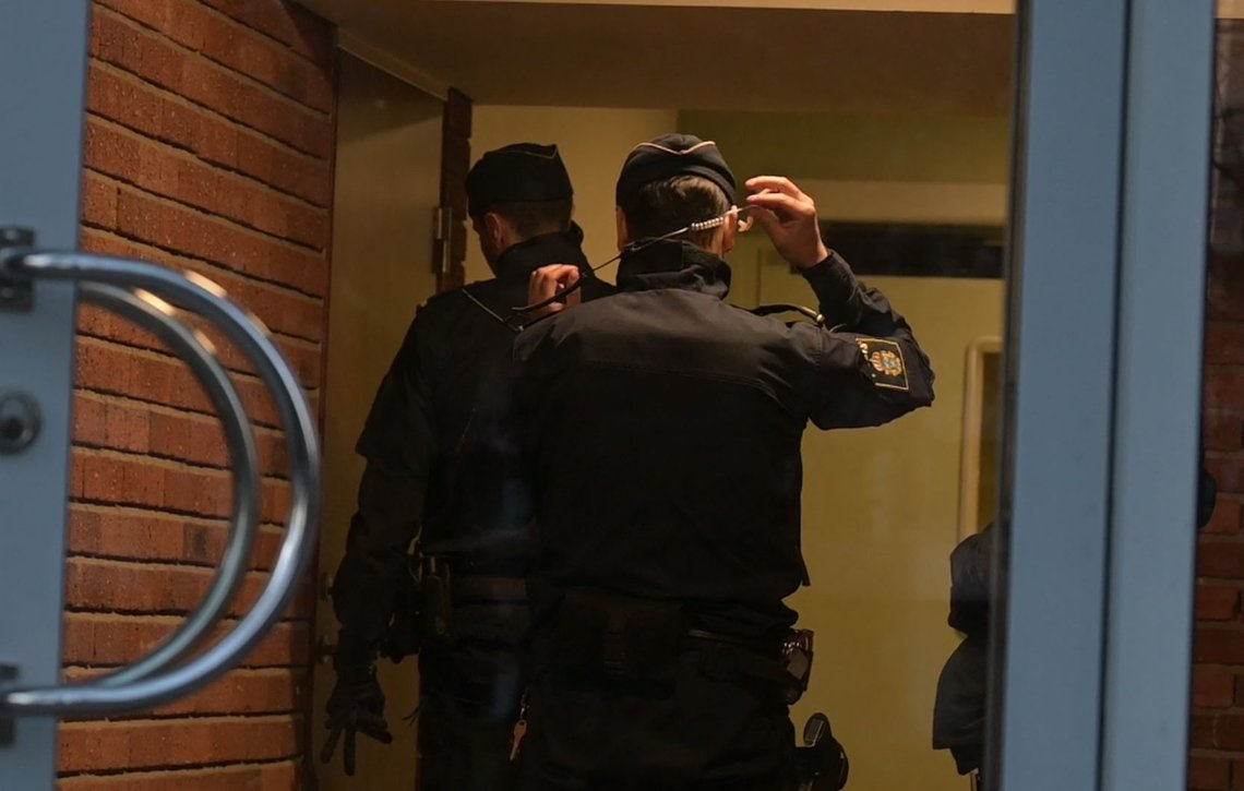 Polisen under insats mot en islamistisk förening i Tyresö
Foto: Roger Sahlström Polisen under insats mot en islamistisk förening i Tyresö
Foto: Roger Sahlström