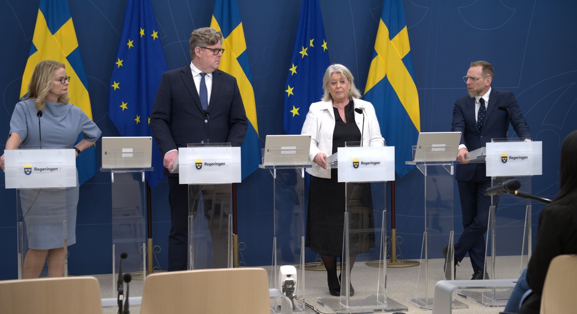 Socialtjänstminister Camilla Waltersson Grönvall (M), Gunnar Strömmer (M), skolminister Lotta Edholm (L) och
socialminister Jakob Forssmed (KD)
Foto: Roger Sahlström Socialtjänstminister Camilla Waltersson Grönvall (M), Gunnar Strömmer (M), skolminister Lotta Edholm (L) och
socialminister Jakob Forssmed (KD)
Foto: Roger Sahlström