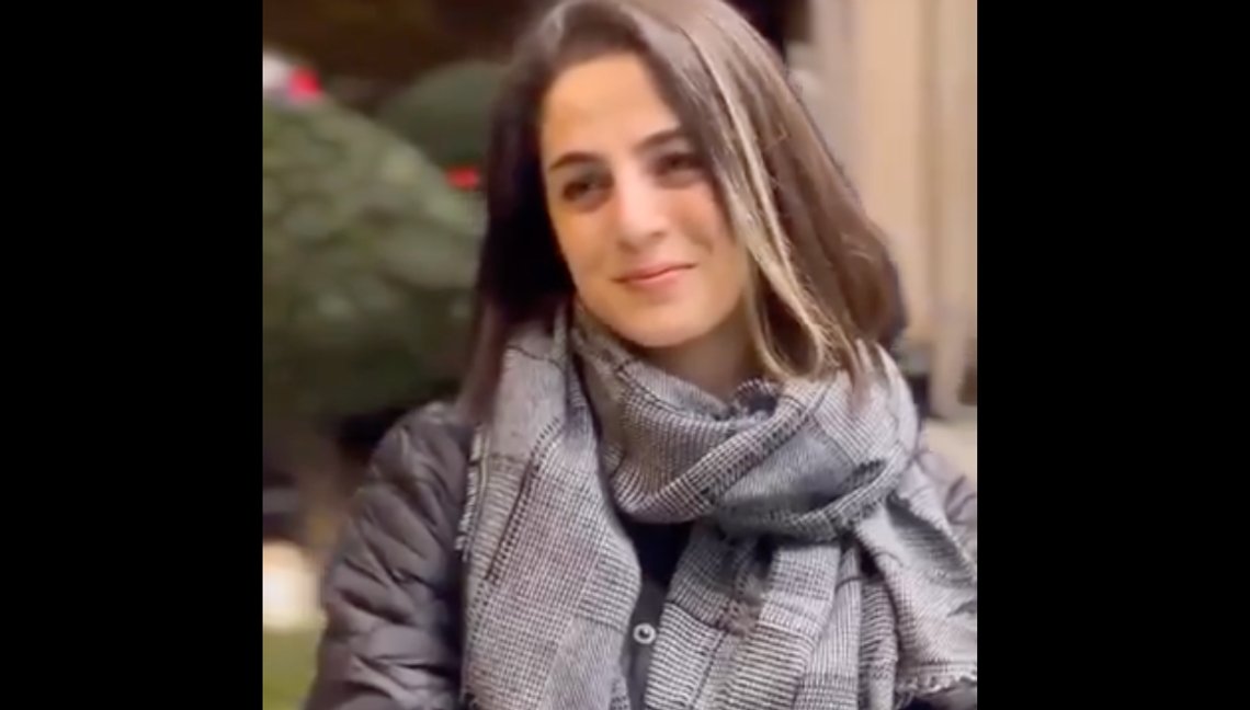 Roya Heshmati straffades i januari med 74 piskrapp för att ha vistats utomhus utan hijab. Foto: Skärmdump X Roya Heshmati straffades i januari med 74 piskrapp för att ha vistats utomhus utan hijab. Foto: Skärmdump X