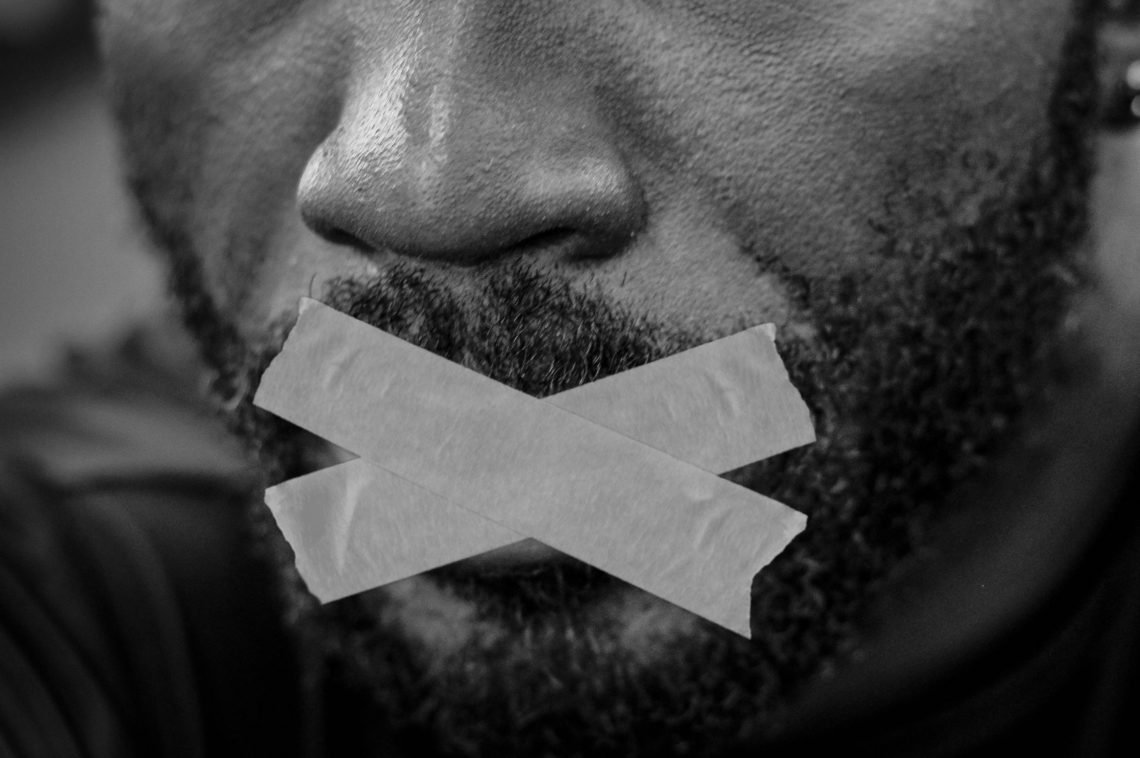 Att förvägra oss yttrandefrihet är ett ständigt mål för våra politiska ledare. På så sätt sätter de eld på en krutdurk och förstör alla möjligheter till framsteg och frihet. Foto: Pixabay Att förvägra oss yttrandefrihet är ett ständigt mål för våra politiska ledare. På så sätt sätter de eld på en krutdurk och förstör alla möjligheter till framsteg och frihet. Foto: Pixabay