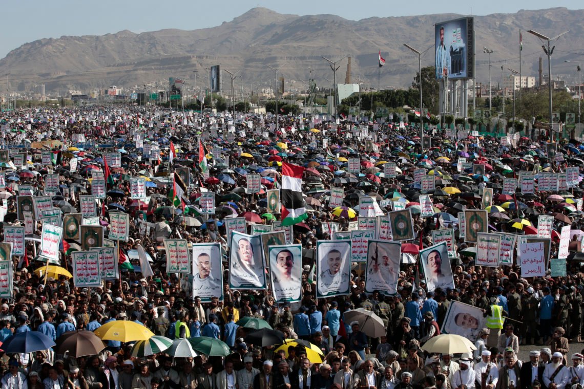 Houthi-anhängare deltar i en demonstration mot Israels krig i Gazaremsan och den USA-ledda bombningen i Jemen. Sanaa fredagen den 7 juni 2024. Foto: Osamah Abdulrahman / AP Photo Houthi-anhängare deltar i en demonstration mot Israels krig i Gazaremsan och den USA-ledda bombningen i Jemen. Sanaa fredagen den 7 juni 2024. Foto: Osamah Abdulrahman / AP Photo