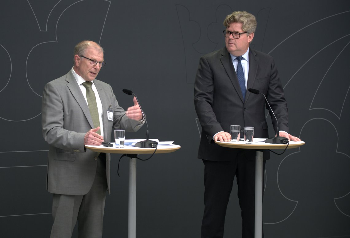 Utredare Kazimir Åberg och Justitieminister Gunnar Strömmer (M)
Foto: Roger Sahlström Utredare Kazimir Åberg och Justitieminister Gunnar Strömmer (M)
Foto: Roger Sahlström