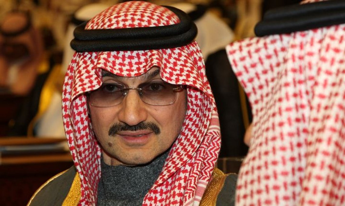 Saudi-miljardären prins Alwaleed bin Talal al-Saud deltar i talet av kung Abdullah bin Abdul Aziz al-Saud av Saudiarabien, vid Saudiarabiens "konsultativa" råd i Riyadh, Saudiarabien. Foto: Hassan Ammar / AP Photo Saudi-miljardären prins Alwaleed bin Talal al-Saud deltar i talet av kung Abdullah bin Abdul Aziz al-Saud av Saudiarabien, vid Saudiarabiens "konsultativa" råd i Riyadh, Saudiarabien. Foto: Hassan Ammar / AP Photo