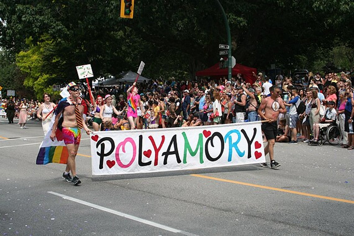 Förespråkare för polyamori under en Pride-parad i Vancouver, Kanada. Foto: Wikimedia Commons Förespråkare för polyamori under en Pride-parad i Vancouver, Kanada. Foto: Wikimedia Commons