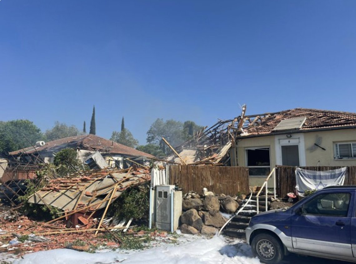 Förstört hus i Katzrin på Golanhöjderna efter en raketattack från Hizbollah i Libanon. Foto: Skärmdump X / IDF Förstört hus i Katzrin på Golanhöjderna efter en raketattack från Hizbollah i Libanon. Foto: Skärmdump X / IDF