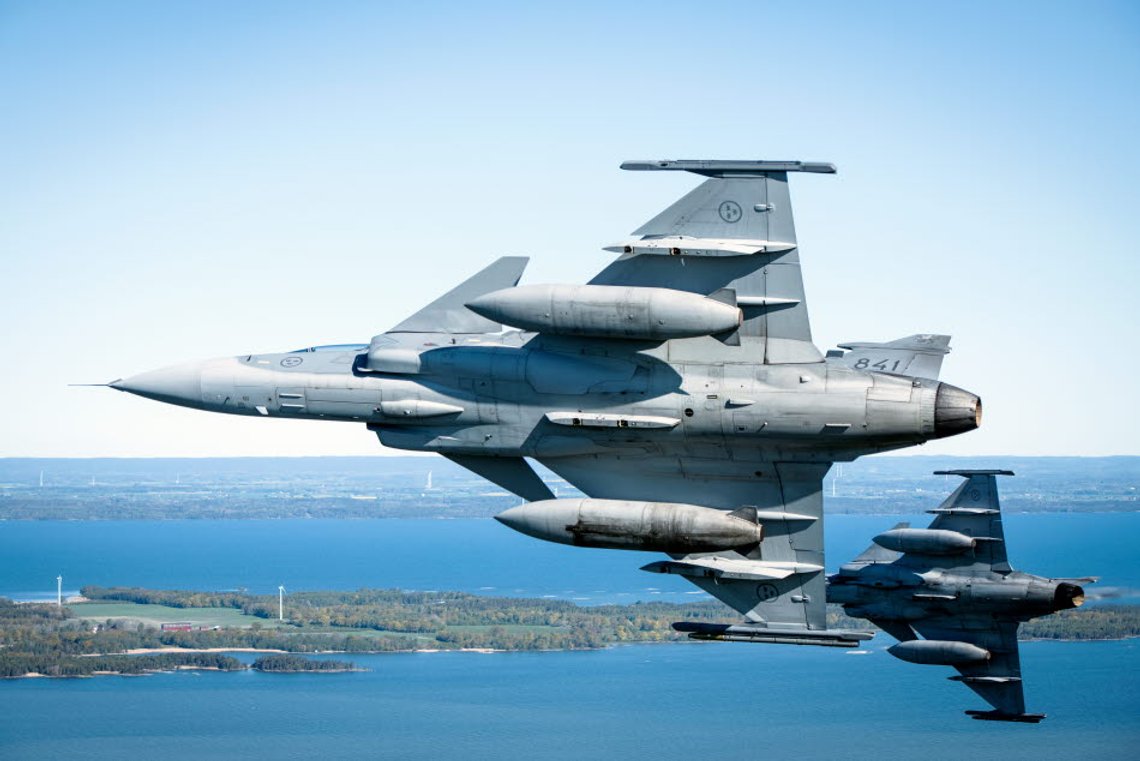 Ett JAS39 Gripen kostar omkring en miljard. Regeringen förbereder för att skicka plan till Ukraina. Foto: Antonia Sehlstedt / Försvarsmakten pressbild Ett JAS39 Gripen kostar omkring en miljard. Regeringen förbereder för att skicka plan till Ukraina. Foto: Antonia Sehlstedt / Försvarsmakten pressbild