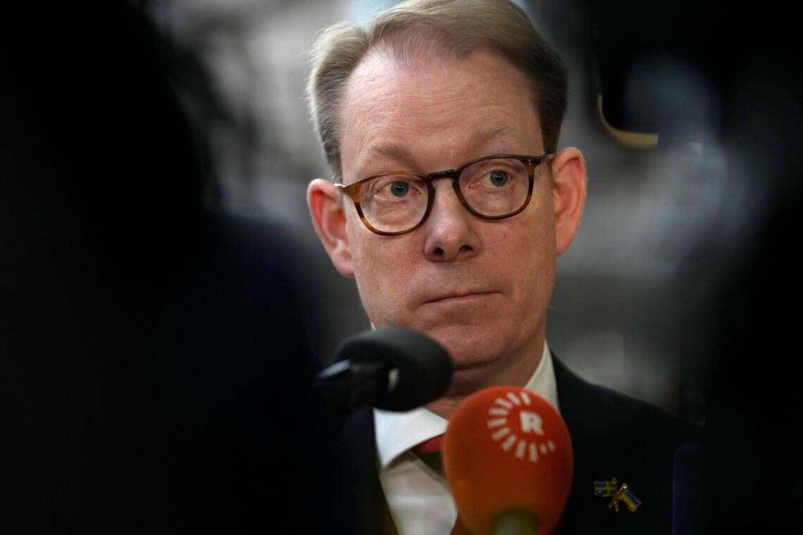 Utrikesminister Tobias Billström ett inför ett möte med EU:s utrikesministrar i Europeiska rådets byggnad i Bryssel, januari 2024. Foto: Virginia Mayo / AP Photo Utrikesminister Tobias Billström ett inför ett möte med EU:s utrikesministrar i Europeiska rådets byggnad i Bryssel, januari 2024. Foto: Virginia Mayo / AP Photo