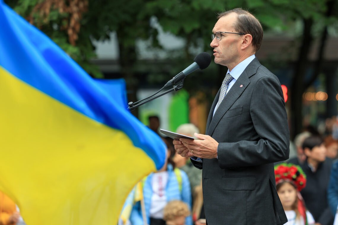 Norges utrikesminister Espen Barth Eide (Ap) talar under firandet av Ukrainas självständighetsdag i Oslo på lördagen. Foto: Amanda Pedersen Giske / NTB Norges utrikesminister Espen Barth Eide (Ap) talar under firandet av Ukrainas självständighetsdag i Oslo på lördagen. Foto: Amanda Pedersen Giske / NTB