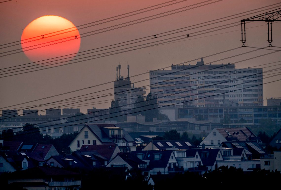 Soluppgång över Frankfurt den 18 september 2024. Foto: Michael Probst / AP Photo / NTB Soluppgång över Frankfurt den 18 september 2024. Foto: Michael Probst / AP Photo / NTB