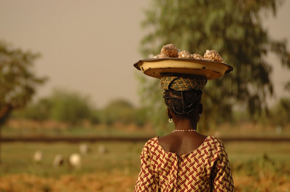 Jordnötsförsäljare i Ouagadougou, Burkina Faso. Foto: Roman Bonnefoy CC BY-SA 3.0 Jordnötsförsäljare i Ouagadougou, Burkina Faso. Foto: Roman Bonnefoy CC BY-SA 3.0