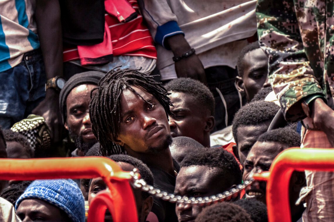 Migranter anlände med båt efter en tretton dagar lång resa från Senegals kust till Spanien, 26 augusti 2024. Foto: Maria Ximena / AP Photo) Migranter anlände med båt efter en tretton dagar lång resa från Senegals kust till Spanien, 26 augusti 2024. Foto: Maria Ximena / AP Photo)