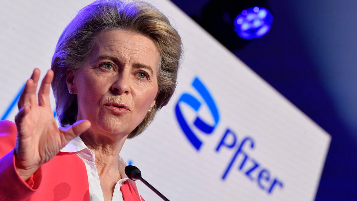 Ursula von der Leyen på besök hos Pfizer i Belgien den 23 april 2021. Foto: John Thys / Pool via AP / NTB. Ursula von der Leyen på besök hos Pfizer i Belgien den 23 april 2021. Foto: John Thys / Pool via AP / NTB.