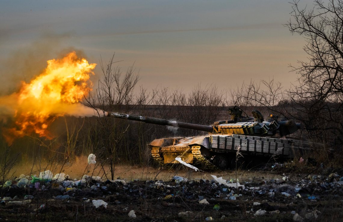 En ukrainsk stridsvagn skjuter mot ryska positioner vid Chasiv Yar i Ukrainas Donetsk-region den 29 februari 2024. Foto: Efrem Lukatsky / AP Photo / NTB En ukrainsk stridsvagn skjuter mot ryska positioner vid Chasiv Yar i Ukrainas Donetsk-region den 29 februari 2024. Foto: Efrem Lukatsky / AP Photo / NTB