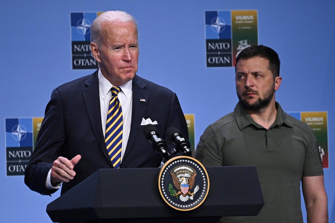 Biden och Zelenskyj fotograferade i samband med en presskonferens under NATO:s toppmöte i Vilnius i somras. Foto: Paul Ellis / AP / NTB Biden och Zelenskyj fotograferade i samband med en presskonferens under NATO:s toppmöte i Vilnius i somras. Foto: Paul Ellis / AP / NTB