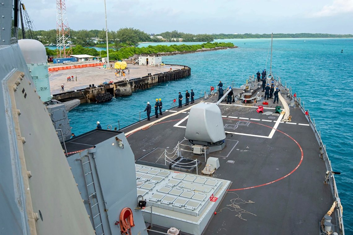 U.S. Navy Sailors ombord på USS Paul Hamilton (DDG 60) under ett rutinmässigt hamnbesök vid Diego Garcia. Foto: Elliot Schaudt / U.S. Navy via AP Photo U.S. Navy Sailors ombord på USS Paul Hamilton (DDG 60) under ett rutinmässigt hamnbesök vid Diego Garcia. Foto: Elliot Schaudt / U.S. Navy via AP Photo