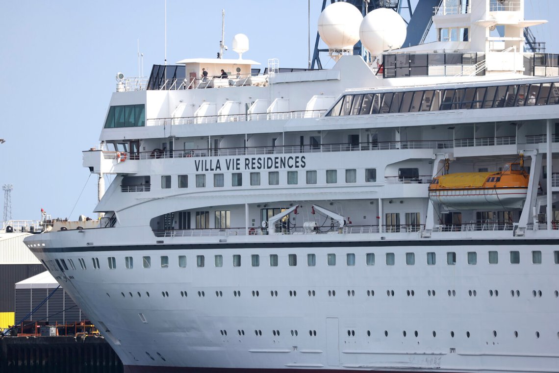 Amerikaner som är desillusionerade av det senaste presidentvalet kan nu hoppa på kryssningsfartyget Villa Vie Odyssey under en fyraårsperiod. Men det är inte billigt. Foto: Peter Morrison / AP / NTB Amerikaner som är desillusionerade av det senaste presidentvalet kan nu hoppa på kryssningsfartyget Villa Vie Odyssey under en fyraårsperiod. Men det är inte billigt. Foto: Peter Morrison / AP / NTB