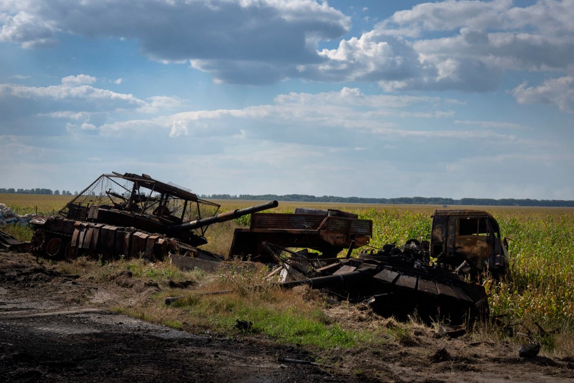 Förstörda ryska stridsvagnar ligger vid vägkanten utanför Sudzha i Rysslands Kursk-region den 16 augusti 2024. Foto: AP/NTB Förstörda ryska stridsvagnar ligger vid vägkanten utanför Sudzha i Rysslands Kursk-region den 16 augusti 2024. Foto: AP/NTB