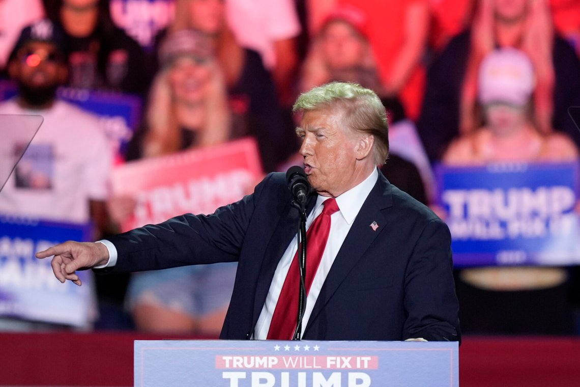 Donald Trump under ett kampanjmöte i Greensboro, North Carolina, den 2 november 2024. Foto: Alex Brandon / AP Photo / NTB Donald Trump under ett kampanjmöte i Greensboro, North Carolina, den 2 november 2024. Foto: Alex Brandon / AP Photo / NTB