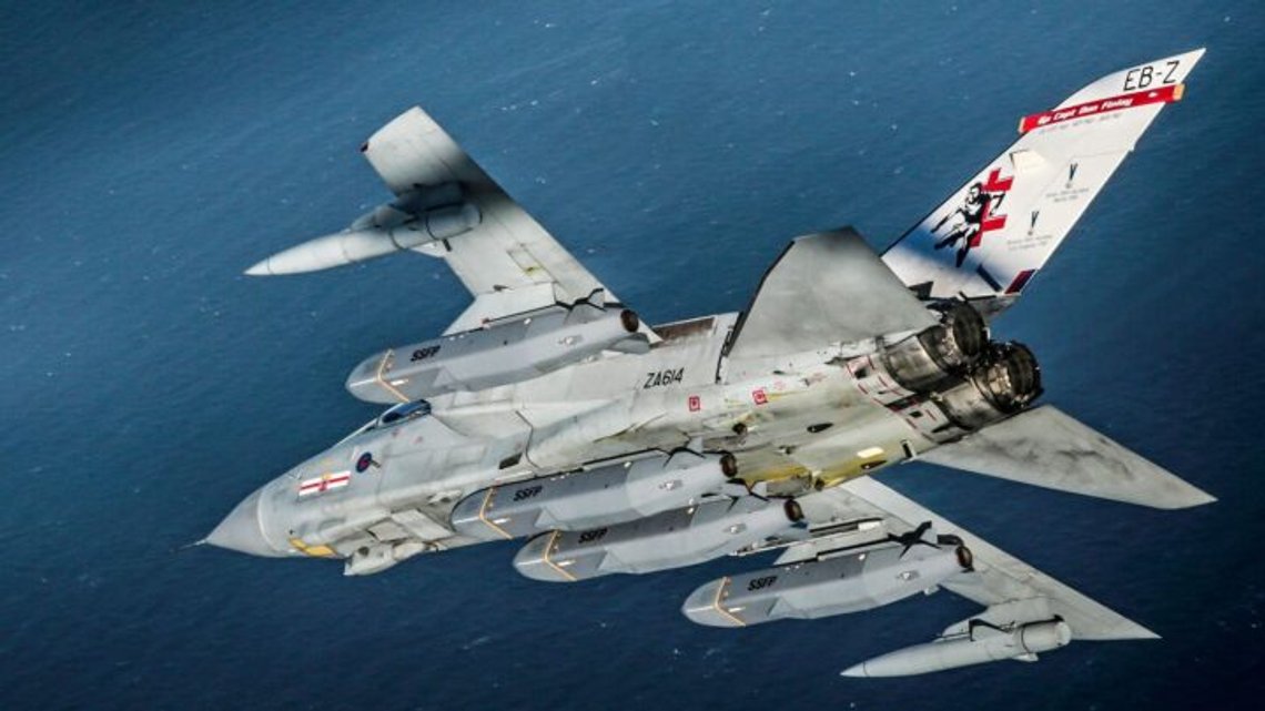 Storm Shadows, här på en brittisk Tornado GR4 fighter, kan också avfyras från luften. Foto: Ministry of Defence/ UK Storm Shadows, här på en brittisk Tornado GR4 fighter, kan också avfyras från luften. Foto: Ministry of Defence/ UK