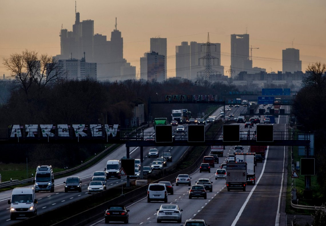 Trafik på en motorväg nära Frankfurt den 29 november 2024. Foto: Michael Probst / AP / NTB Trafik på en motorväg nära Frankfurt den 29 november 2024. Foto: Michael Probst / AP / NTB