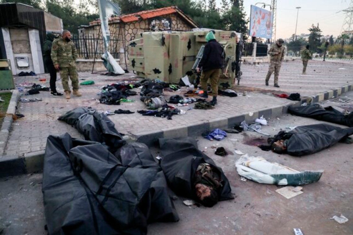 Syriska armésoldater och allierade soldater dödade av terroristerna i Aleppo, Syrien, 30 november 2024. Foto: Omar Albam / AP Photo Syriska armésoldater och allierade soldater dödade av terroristerna i Aleppo, Syrien, 30 november 2024. Foto: Omar Albam / AP Photo