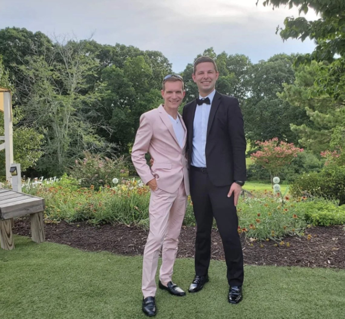 William och Zachary Zulock måste tillbringa resten av sina liv i fängelse efter att ha grovt sexuellt övergrepp på sina två adoptivsöner. Foto: Instagram/ zackjzulock William och Zachary Zulock måste tillbringa resten av sina liv i fängelse efter att ha grovt sexuellt övergrepp på sina två adoptivsöner. Foto: Instagram/ zackjzulock